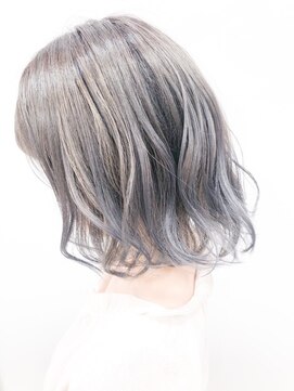 サロン ウナ(Salon una) 【ハイライト/ブリーチ】肩上ショート　アッシュ