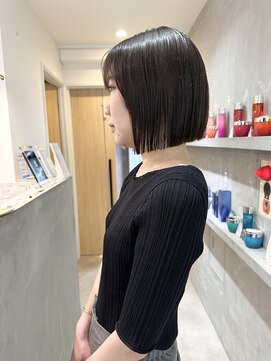 ヨーク(YOKE) YOKE 20代30代切りっぱなしボブ大人ボブ艶髪ネイビーグレージュ