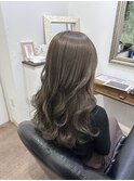 オリーブベージュ