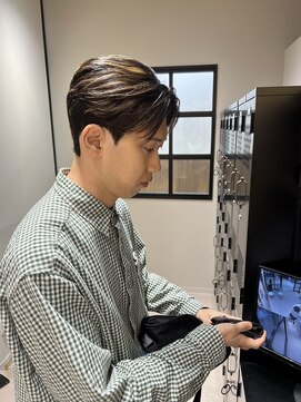 ステージ(STAGE) 韓国メンズヘア　センターパート　ダウンパーマ