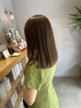 キュー(CEU) 赤みを抑えたベージュカラー