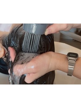 頭皮の汚れを落としすっきり♪髪のボリュームが気になる方にも◎疲れを癒す極上スパを是非ご体験下さい。