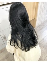 カミエ(kamie)&nbsp;艶やかなブラックカラーのロングスタイル