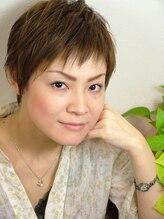 スロウ(sloe) かわいらしさとクールさを兼ねそなえたショートスタイル