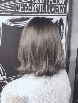 ルーツ(Root) お客様スタイル　グレージュ　ちょいウルフ