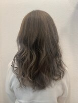 タエビスアリッサム(Taebis Alyssum)&nbsp;グレージュのバレイヤージュミックスロング