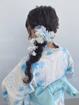 アミカ(Amica)&nbsp;三つ編みツイストシニヨンあみおろし/ルーズアップアレンジ