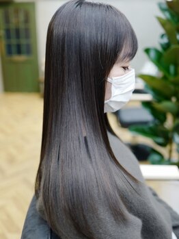 髪のうねり、クセでお悩みの方へ。brilleで憧れのストレートヘアが手に入る！毎朝のスタイリングも楽に◎