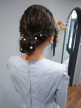 ウィーク 梅田(UiiC) 暗めカラールーズシニヨン◆ミディアムヘア【uiicumeda sachi】