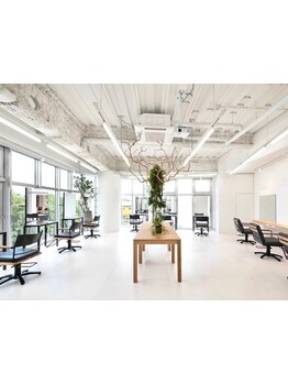 上質空間で心も髪も満たされる大人女性向けサロン。経験豊富なスタイリストがあなたの理想を叶えます！