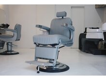 スロークラブ(THE SLOW CLUB)の雰囲気（最高級なbarber chair）
