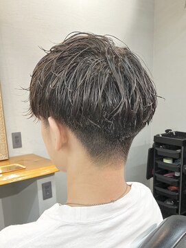 ミッドシー(mid-c) メンズマッシュシャドウパーマ［カット/ツーブロック/眉カット］