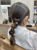 ヴィサージュクルー(VISAGE crew)&nbsp;艶タイトデザイン×アレンジポニー