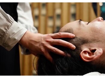 ヒロギンザ 新橋銀座口店(HIRO GINZA)の写真/【最終受付21時/個室】ヘッドスパで癒されながら頭皮ケア。カット以外の身だしなみも◎[新橋/新橋駅]