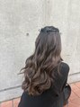 アルマフォー(Alma four)&nbsp;ねじりハーフアップヘア！お好みでヘアアクセサリーをつけても◎