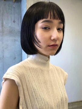 ケイトミラー(KATE Mirror) プラチナベージュ眉上前髪ボブ 表参道