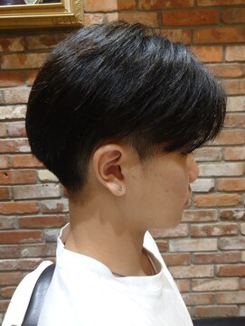 ヒロギンザバーバーショップ 丸の内店(HIRO GINZA BARBER SHOP) 前下がりセンターパート