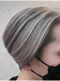 毛流れハンサムショートセンターパートメンズシルバーホワイト