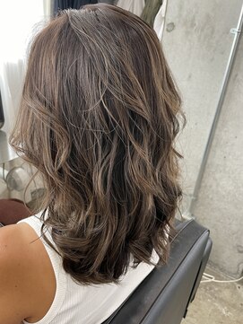 ボンド 三軒茶屋(Bond) 白髪少し気になり始めた方のハイライト【三軒茶屋】