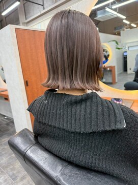 オズ 安積店(OZ) 安積ブリーチカラー外ハネボブベージュカラーレイヤーカット30代