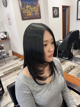 トム(TOM) 顔まわりにざっくりレイヤー