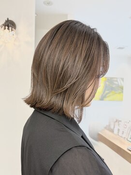 ローネス 銀座(LONESS) 結べるレイヤーボブ　外はねボブ　結べるボブ　ベージュカラー