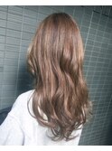 ピンクベージュ