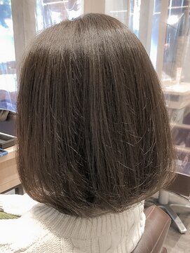 ビースリー ロア ミディアムボブ×イルミナカラー フォレスト 2022/2/5