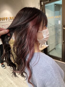 コワファーストナガサキシャンプーボーイ(COIFF1RST NAGASAKI SHAMPOO BOY) ブリーチ1回 インナーカシスピンク