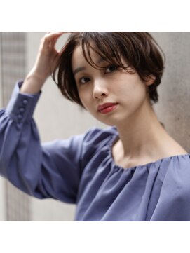 ライラ(LAILA) ゆるふわパーマで柔らかい雰囲気の前髪長めまるみショート