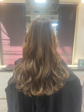 ユーリ(juli) 白髪ぼかしハイライト