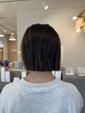 ラボリア(LABO li'a) ナチュラル切りっぱなしボブ　／オリーブベージュ