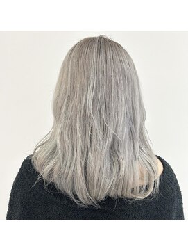 ヘアアンドメイク ムーア(Muuua) シルバーカラー