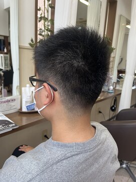 コアフィールフィス(COIFFURE fils) 《見附　今町》メンズ　短髪刈り上げ