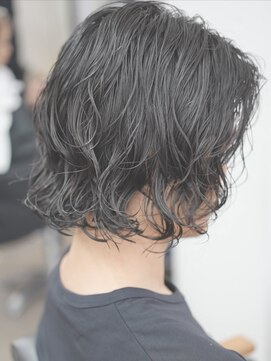 ユノ(juno) メンズミディアムパーマ　ニュアンス