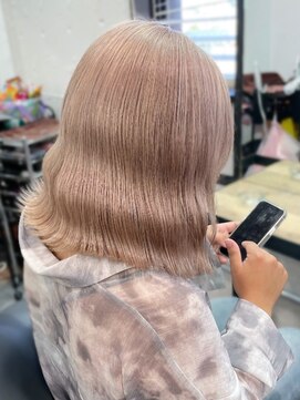 ベレーザシェルト(Beleza scelto) 10090耳かけボブ金髪くすみベーベージュオリーブベージュボブ