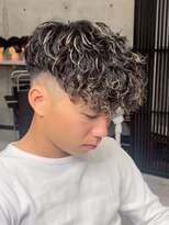 イーラ(era)&nbsp;スペインカールパーマ/メンズ/刈り上げ/眉毛/ツイスト