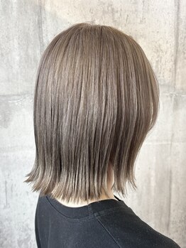 『ファーストグレイ、お任せください。』自然な仕上がりで伸びても目立たない白髪ぼかしハイライト☆