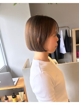 低刺激、低ダメージの薬剤を使い、退色後の色味まで計算されたデザインカラーでワンランク上の仕上がりを◎