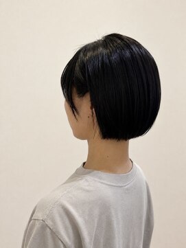 ウミト(Umito) 丸みグラデーションボブ×黒髪ショート