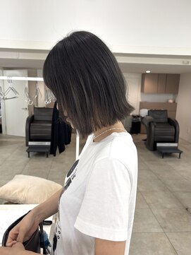 ニュイアン(nuian) オリーブグレージュ/切りっぱなしボブ