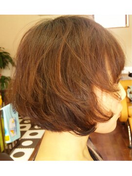 クローバー(CLOVER) モードなマロン型キュートボブ