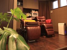 カシータ ヘアーアンドリラクゼーション(Casita Hair&Relaxation)の雰囲気（ソファの様な座りごこちのシャンプー台。ヘッドスパでウトウト…）