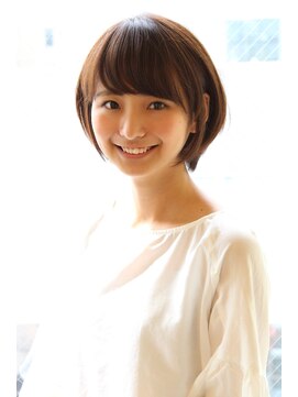 レウナ 外苑前(Reuna) 【３０代４０代】大人女性の耳かけショート