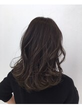 タヤ 心斎橋店(TAYA)&nbsp;モノトーングレージュグラデーションセミディ