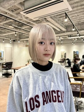 ソイデュエ 梅田(soi due) ホワイトベージュ×ぷつっとボブ