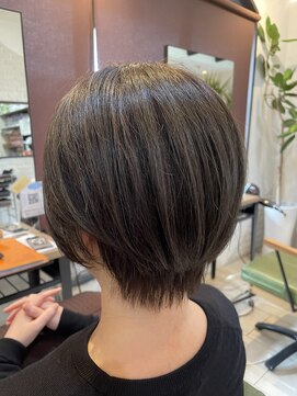 ヴィアンカ(Vianca) 大人抜け感ショート×カーキグレージュ