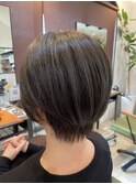 大人抜け感ショート×カーキグレージュ