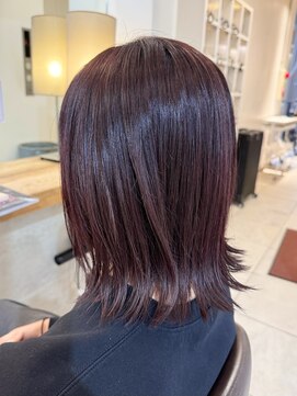 ビーチ(BEACH) 暖色系カラーブリーチなしワインレッド外ハネボブ