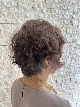 くせ毛風パーマ／柔らかショート